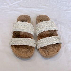 Good condition. Reef sandals. White/cream macrame, tan leather accent, cork sole
